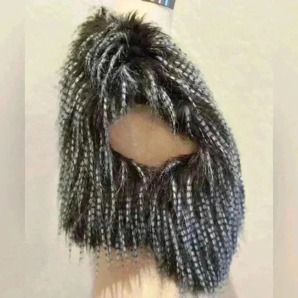 Feathery Faux Fur Vest Fits between a Small and Medium - Picture 5 of 10